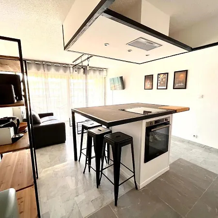 Appartement Sea View Apt, 3 Beds, Ac, Ideal For Congresses *