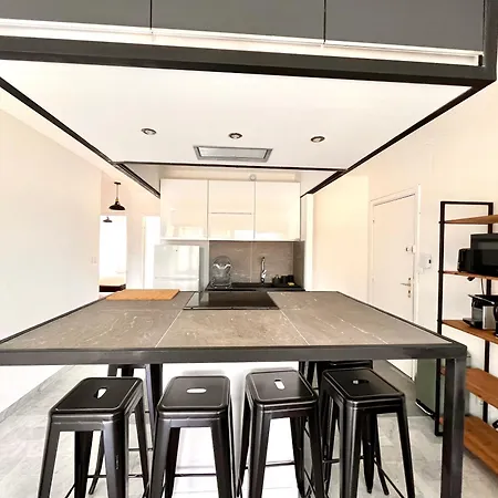 Appartement Sea View Apt, 3 Beds, Ac, Ideal For Congresses