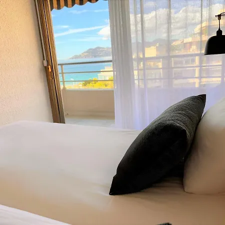 Sea View Apt, 3 Beds, Ac, Ideal For Congresses