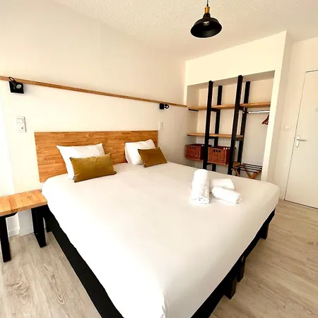 Sea View Apt, 3 Beds, Ac, Ideal For Congresses *